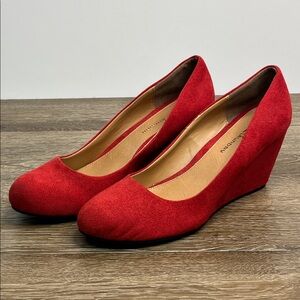 CL by Laundry Red Suede Wedge Pumps | Classic Round Toe | Size 9.5